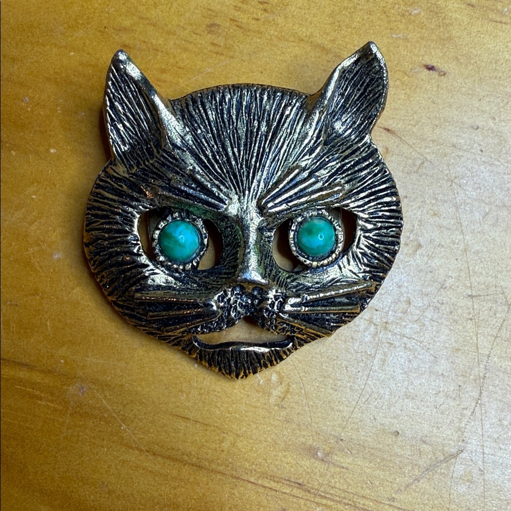 Vintage Cat Face Money Clip with faux Turquoise Eyes